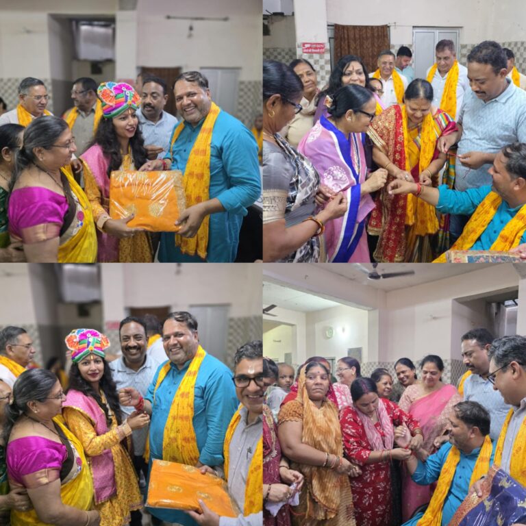 महिलाओं ने महापौर को बांधी राखी  लंबी उम्र और समृद्धि की दी शुभकामनाएं  महापौर ने उपहार देकर निभाया फर्ज