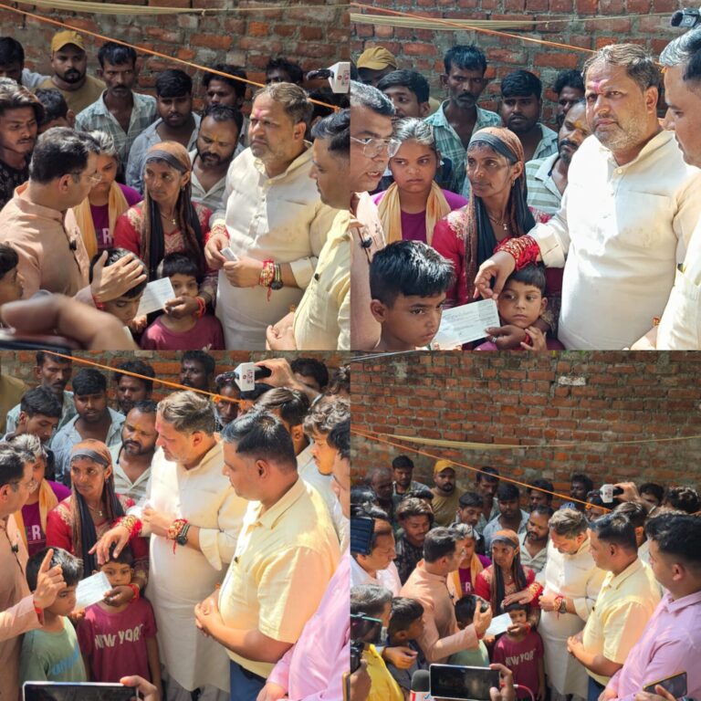 रुद्रपुर।कल्याणी नदी के तेज बहाव में बहकर असमय जान गंवाने वाले सूरज कोली के परिवार को महापौर विकास शर्मा ने विधायक शिव अरोरा, एसडीएम मनीष बिष्ट और तहसीलदार दिनेश कुटौला के साथ मृतक के निवास पर पहुंचकर चार लाख की आर्थिक सहायता का चेक प्रदान किया।