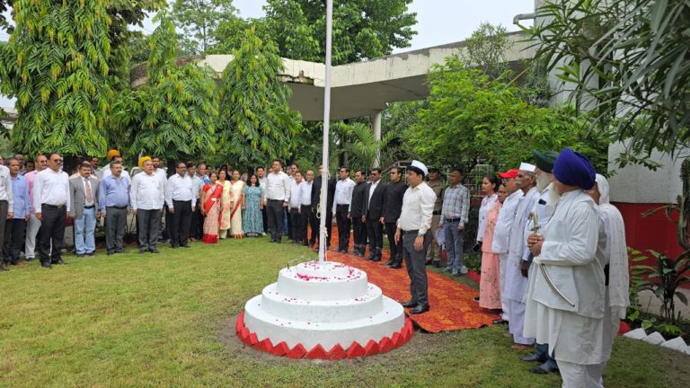 जनपद में 79वां स्वतंत्रता दिवस राष्ट्रीय पर्व धूमधाम व हर्षाेल्लास से मनाया गया