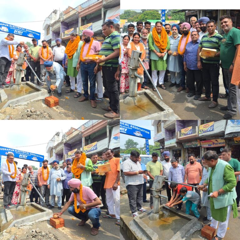 जनता की सेवा सर्वोच्च प्राथमिकताः विकास शर्मा  महापौर ने विध्वानी मार्केट में इंडिया मार्का हैंडपंप का किया शुभारंभ