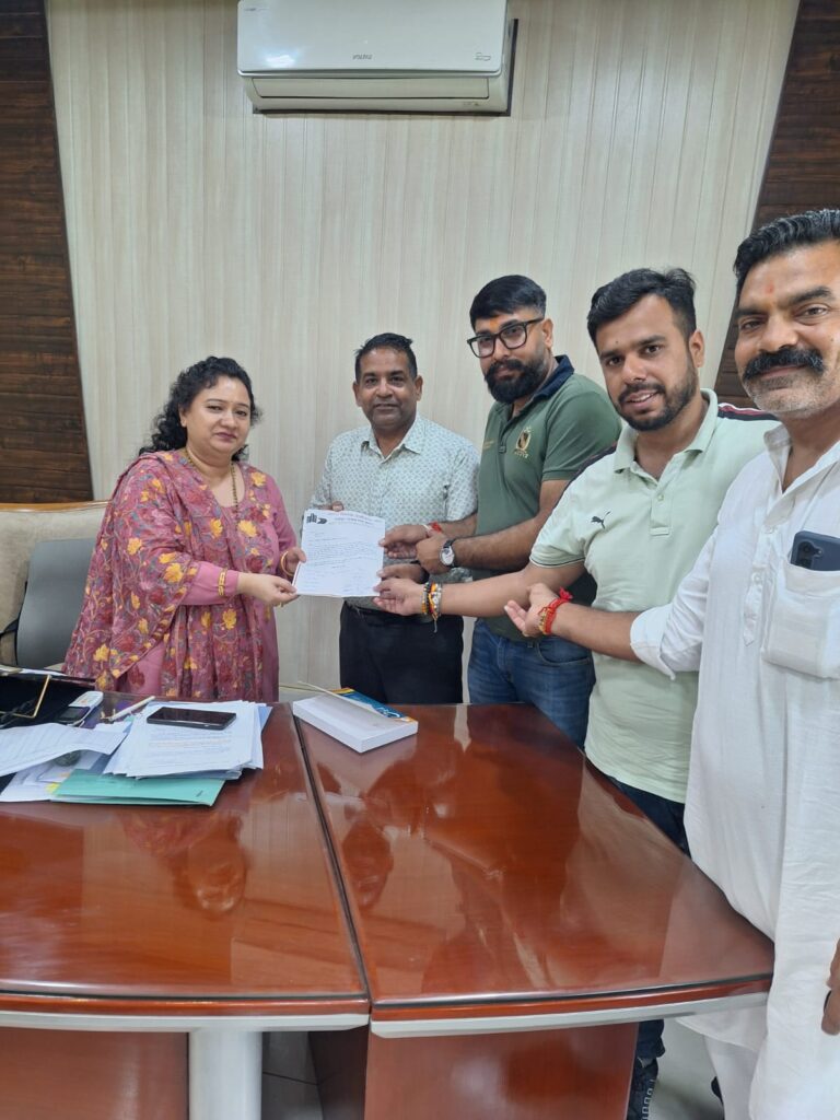 व्यापार मंडल ने राज्यकर विभाग से मांग की है कि ठेकेदारों को त्रिमासिक नोड्यूज उपलब्ध करवाया जाए, मिले संयुक्त आयुक्त से। संयुक्त आयुक्त ने भरोसा दिया।