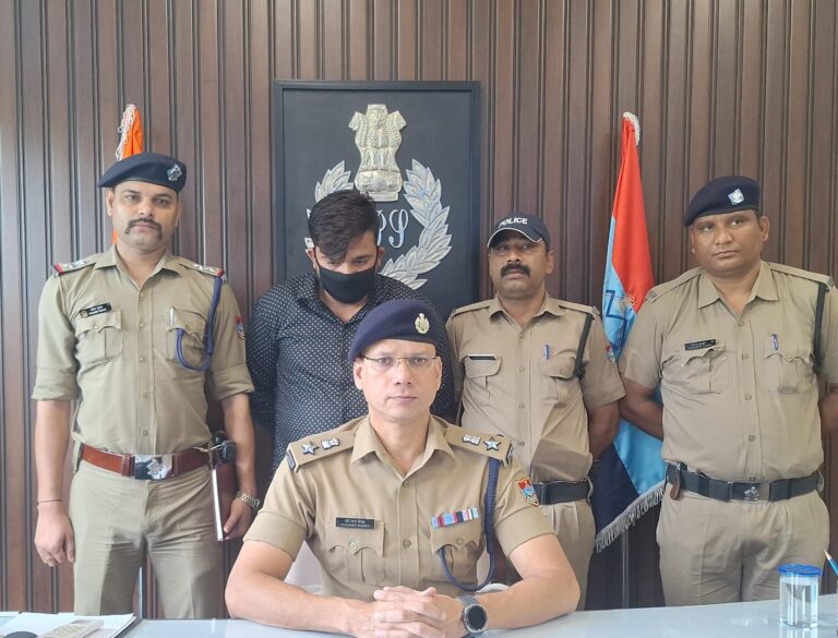 एसएसपी मणिकान्त मिश्रा की सख़्त निगरानी में साइबर ठगों पर बड़ी कार्रवाई  25 हजार का इनामी मास्टरमाइंड रोहित सोनी गिरफ्तार