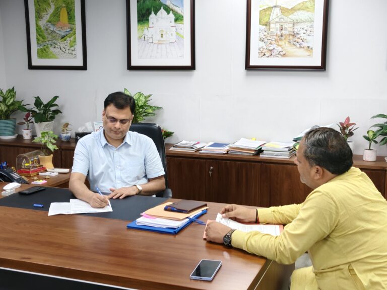 महापौर विकास शर्मा ने शहरी विकास सचिव से की मुलाकात  शहर की कई अहम योजनाओं पर रखे प्रस्ताव