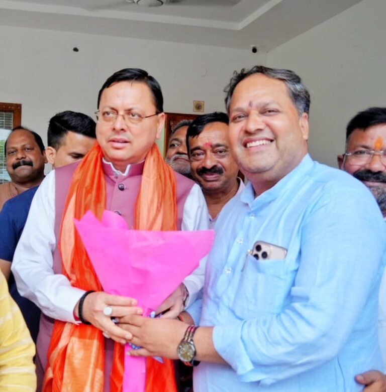 महापौर ने मुख्यमंत्री से की व्यापारियों को राहत दिलाने की मांग  त्यौहारों तक चौड़ीकरण का कार्य रोकने का आग्रह