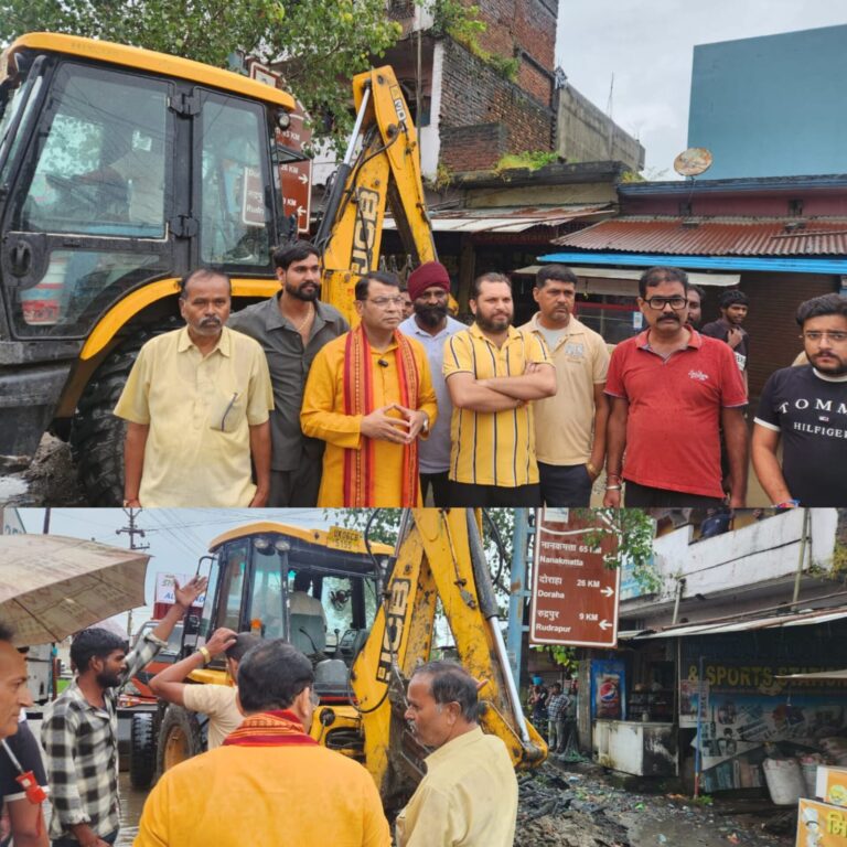 बरात बाद शुरू होगा जाफरपुर बाजार के पास नाला निर्माण विधायक शिव अरोरा ने स्वीकृत करवाई धनराशि! विधायक ने जल निकासी के लिये मोके पर बुलाई जेसीबी