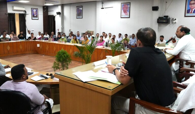 अध्यक्ष अजय मौर्य की अध्यक्षता में जिला पंचायत ऊधम सिंह नगर की प्रथम बैठक आहूत की गयी।