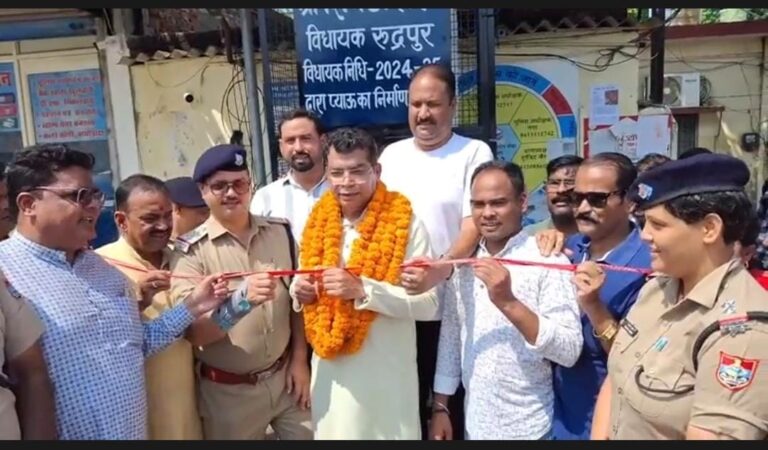 विधायक शिव अरोरा ने ट्रांजिष्ट कैम्प थाने के पास विधायकनिधि से स्वीकृत ठण्डे पानी के प्याऊ का फीता काटकर किया शुभारम्भ विधायक बोले प्याऊ लगने से आमजन को मिलेगी काफ़ी राहत