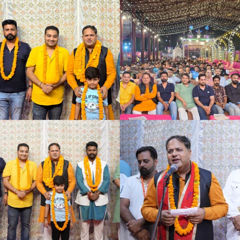 रामलीला मंच पर महापौर ने की कई विकास कार्यों की घोषणा शहर की प्रमुख रामलीला में दूसरे दिन महापौर ने किया लीला का शुभारम्भ