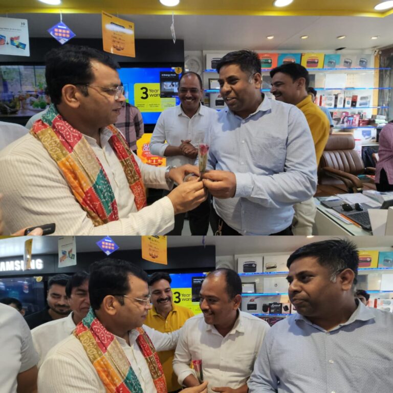 विधायक शिव अरोरा ने प्रधानमंत्री नरेंद्र मोदी के जीएसटी दरों में कमी करने के निर्णय को देश हित मे बताया ऐतिहासिक! विधायक बोले गरीब, माध्यम वर्ग को मिलेगी काफ़ी राहत, बाजार भ्रमण कर व्यापारियों व ग्राहकों से जाने उनके अनुभव