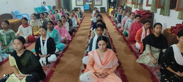 हार्टफुलनेस संस्था द्वारा वनवासी कल्याण बालिका छात्रावास में किया गया तीन दिवसीय ध्यान सत्र का आयोजन