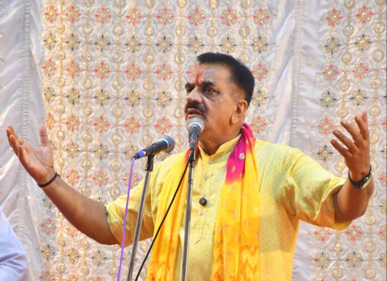 सुन 14 वर्षों का वनवास, मंद मंद मुस्कुराते हुये बोले राम, जो आज्ञा पिताजी महाराज