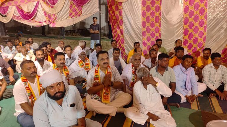 ग्राम मकरंदपुर में श्रीमद्भागवत कथा में पहुंचे पूर्व विधायक राजकुमार ठुकराल कहा– कथा मात्र धार्मिक अनुष्ठान नहीं, बल्कि सनातन संस्कृति और सामाजिक समरसता का जीवंत उदाहरण