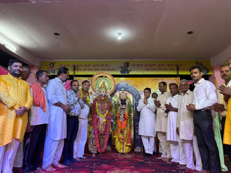 विधायक शिव अरोरा ने मुखर्जी नगर में  शारदीय दुर्गा पूजा का फीता काटकर किया शुभारम्भ