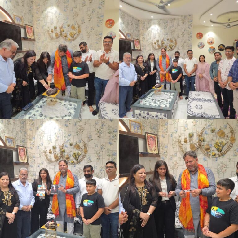 महापौर ने किया चिराग ए उम्मीद पुस्तक का विमोचन  स्पर्शिका कथूरिया की लेखनी से झलकी उम्मीद की किरण