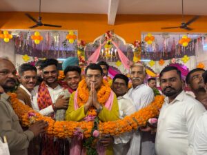 महर्षि वाल्मीकि भगवान के प्रकट उत्सव पर आयोजित शोभायात्रा में शामिल हुए विधायक शिव अरोड़ा ने फीता काटकर किया शोभायात्रा का शुभारम्भ