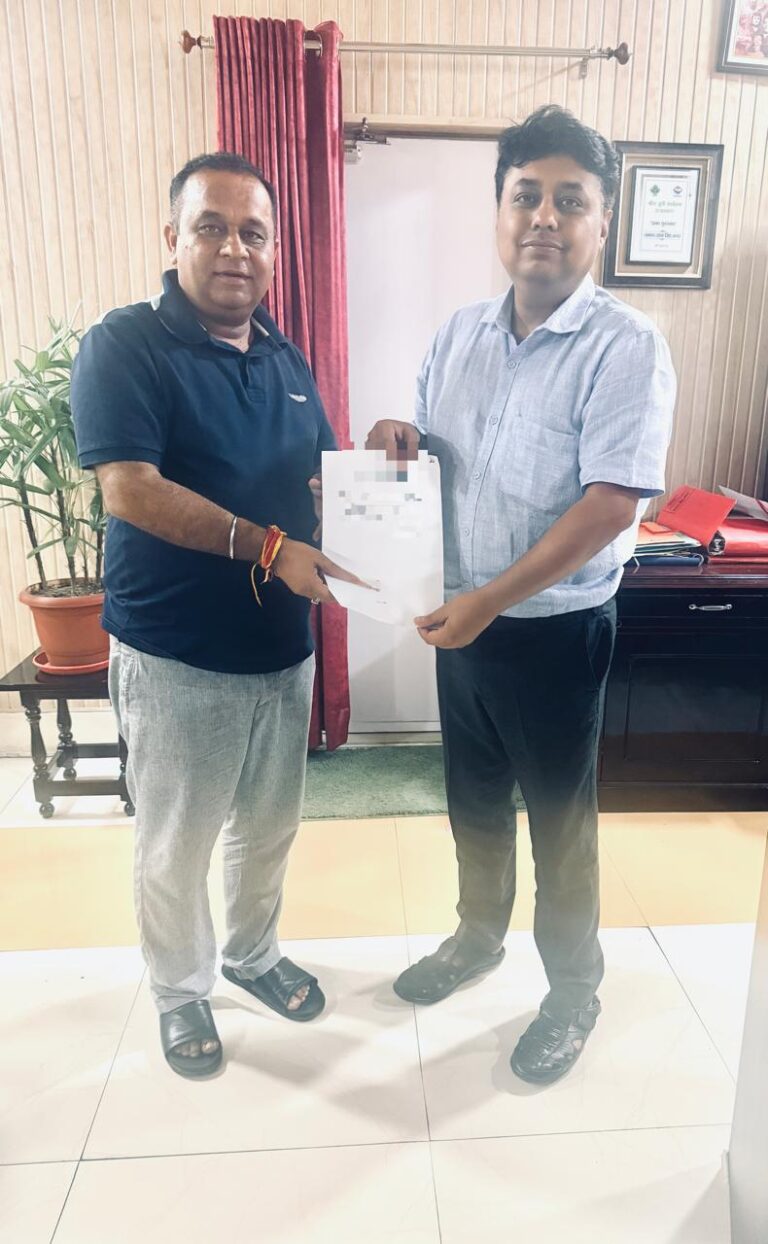 बीती सायं जिलाधिकारी कैंप कार्यालय में भाजपा आर्थिक प्रकोष्ठ के प्रदेश सहसंयोजक एवं काशीपुर जिला सहप्रभारी भारत भूषण चुघ ने जिलाधिकारी नितिन भदौरिया से मुलाकात कर जन समस्याओं के समाधान हेतु ज्ञापन सौंपा। ज्ञापन में शहर की दो प्रमुख सड़कों की बदहाल स्थिति पर तत्काल मरम्मत की मांग की गई।