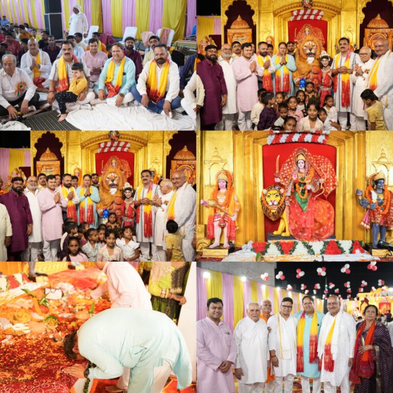 माता की चौकी में भजनों पर झूमे श्रद्धालु  महापौर विकास शर्मा का को किया गया सम्मानित