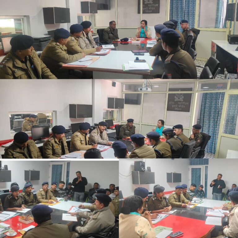 आईजी कुमायूँ   रिद्धिम अग्रवाल द्वारा नैनीताल में पर्यटन सीजन के दृष्टिगत सुगम यातायात व्यवस्था हेतु समीक्षा बैठक आयोजित  आईजी कुमायूँ रिद्धिम अग्रवाल की पहल  नैनीताल में पर्यटकों के लिए सुगम व सुरक्षित यातायात की तैयारियाँ शुरू।