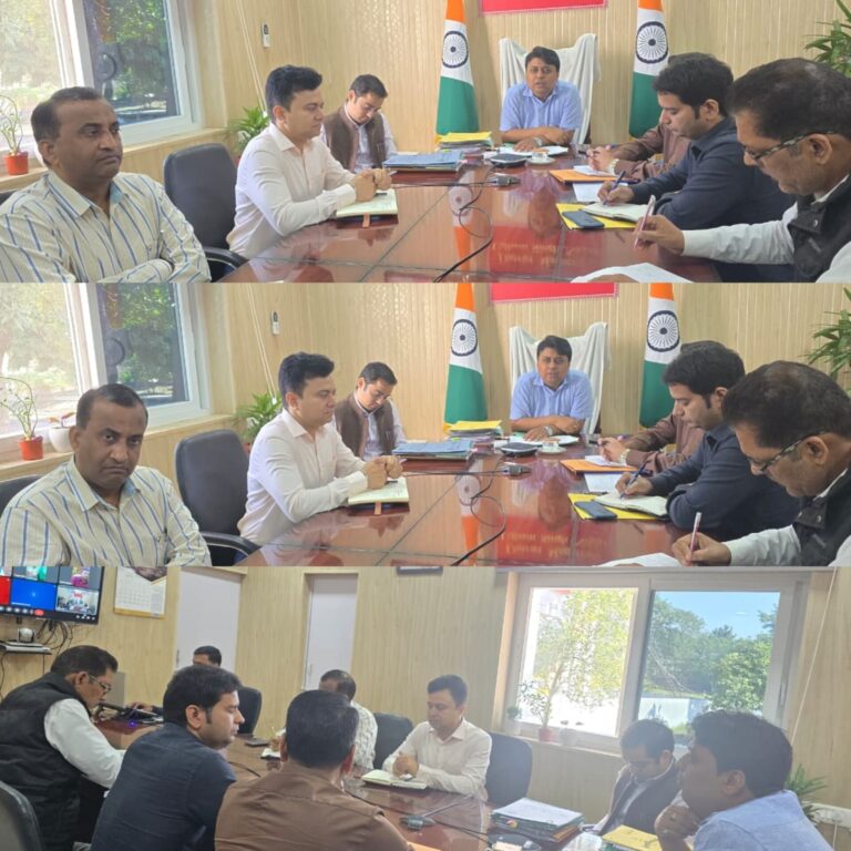 जिलाधिकारी नितिन सिंह भदोरिया ने चीनी मिलों में गन्ना पेराई प्रारंभ करने व पेराई से पूर्व सभी व्यवस्थाएं सुनिश्चित करने हेतु संबंधित अधिकारियों की बैठक ली।