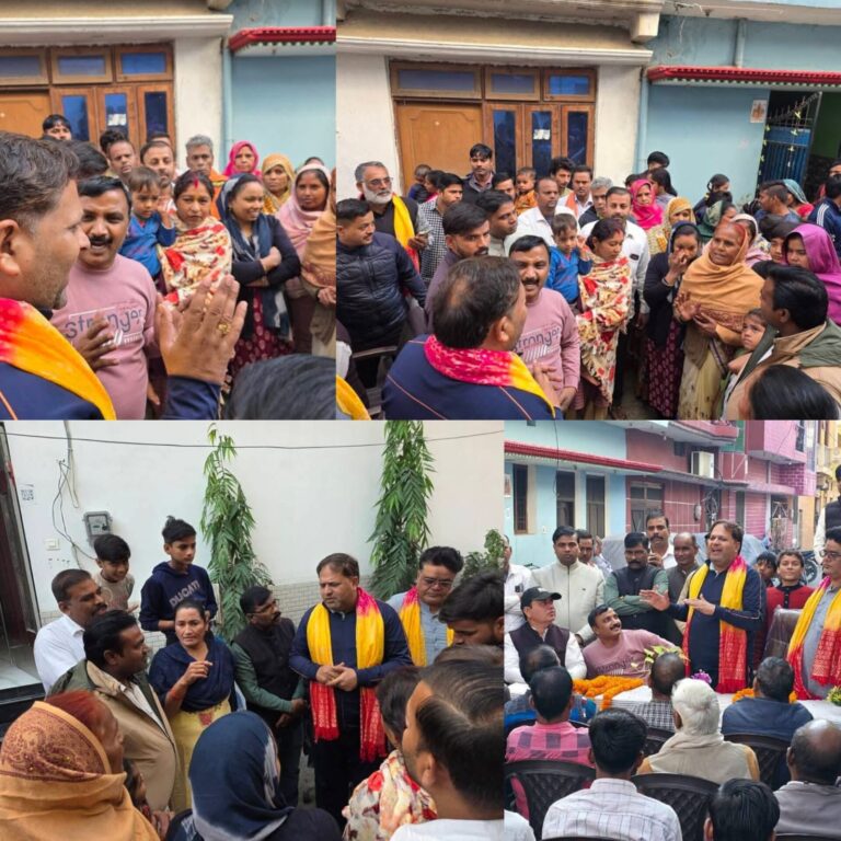 रूद्रपुर। शहर में वार्डों में चलाए जा रहे भ्रमण अभियान के तहत महापौर विकास शर्मा बुधवार को वार्ड नंबर दो ट्रांजिट कैम्प क्षेत्र में पैदल भ्रमण करने पहुंचे। उन्होंने स्थानीय लोगों से सीधे संवाद कर उनकी समस्याओं को जाना और मौके पर ही सम्बंधित अधिकारियों को कार्यवाही के निर्देश दिए।