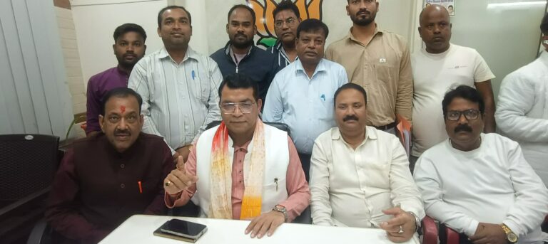 विधायक शिव अरोरा बोले भाजपा बंगाली समाज की हितैषी! बंगाली समाज को मिलना चाहिए अनुसूचित जाति का दर्जा कोंग्रेसी नेता भ्रम की राजनीति फैलाना बंद करे, कांग्रेस ने बंगाली समाज के लिये नही किया कोई कार्य