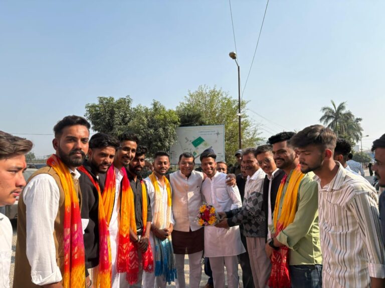 विधायक शिव अरोरा ने दूधिया बाबा कन्या छात्रावास के समीप सीसी सड़क के निर्माण कार्य का किया शिलान्यास