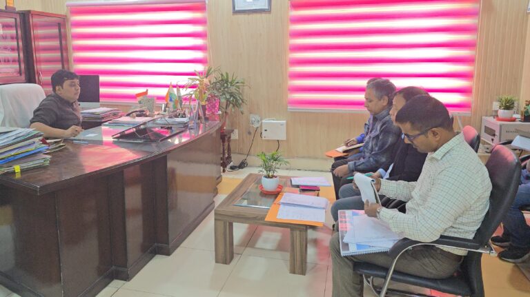 डीएम भदौरिया ने कार्यदायी संस्था को जल्द मेडिकल कॉलेज पूरा करने के निर्देश दिए  डीएम ने मुख्य विकास अधिकारी को समीक्षा करने के भी निर्देश दिए