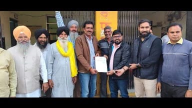 दिनेशपुर। बहुद्देशीय प्राथमिक कृषि ऋण सहकारी समिति में बुधवार को हरिदासपुर संचालक सीट के लिए मतदान हुए।