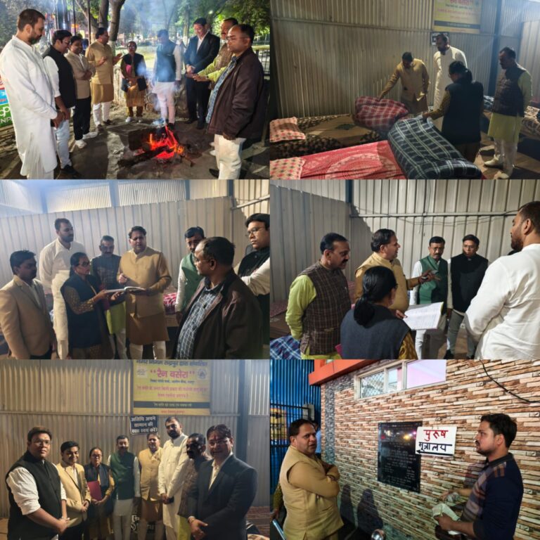 सुलभ शौचालय में अव्यवस्थायें देख महापौर ने लगाई फटकार  रैन बसेरा, सुलभ शौचालय और अलाव का किया औचक निरीक्षण