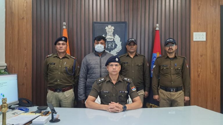 एसएसपी मणिकांत मिश्रा का अपराधियों के विरुद्ध सख्त रुख  सरकारी भूमि पर धोखाधड़ी और कूटरचना करने वाला अभियुक्त असगर अली गिरफ्तार