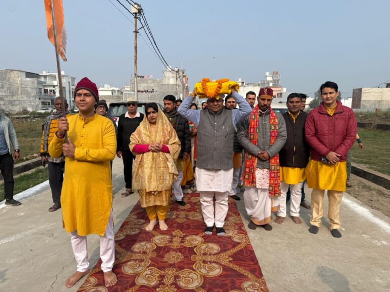 रुद्रपुर – अटल स्मृति शताब्दी वर्ष को लेकर श्री तुलसी माता पूजन दिवस के अवसर पर सार्वजनिक संगीतमय श्रीमद् भागवत कथा अमृत सप्ताह ज्ञान यज्ञ का आयोजन आज से प्रारंभ हो गया है जो 31 दिसंबर तक चलेगा।