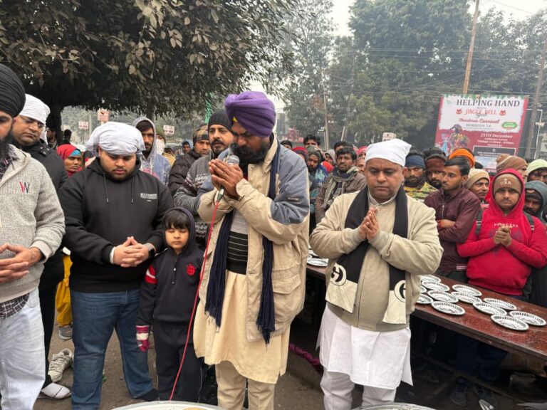 रुद्रपुर – चार साहबजादों के शहीदी दिवस के अवसर पर विशाल भंडारे का आयोजन किया गया। युवा पंजाबी सभा के प्रदेश अध्यक्ष और समाजसेवी भारत भूषण चुघ के नेतृत्व में अग्रसेन चौक पर आज प्रातः चार साहबजादों को नमन करते हुए भंडारे का आयोजन किया गया ।