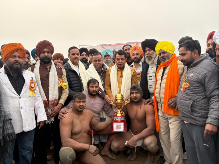 74वा विशाल कुश्ती दंगल प्रतियोगिता मे विजेता रहे काशीपुर के अवतार सिंह को विधायक शिव अरोरा ने किया सम्मानित 12 राज्यों के 115 पहलवान ने किया था दंगल मे प्रतिभाग