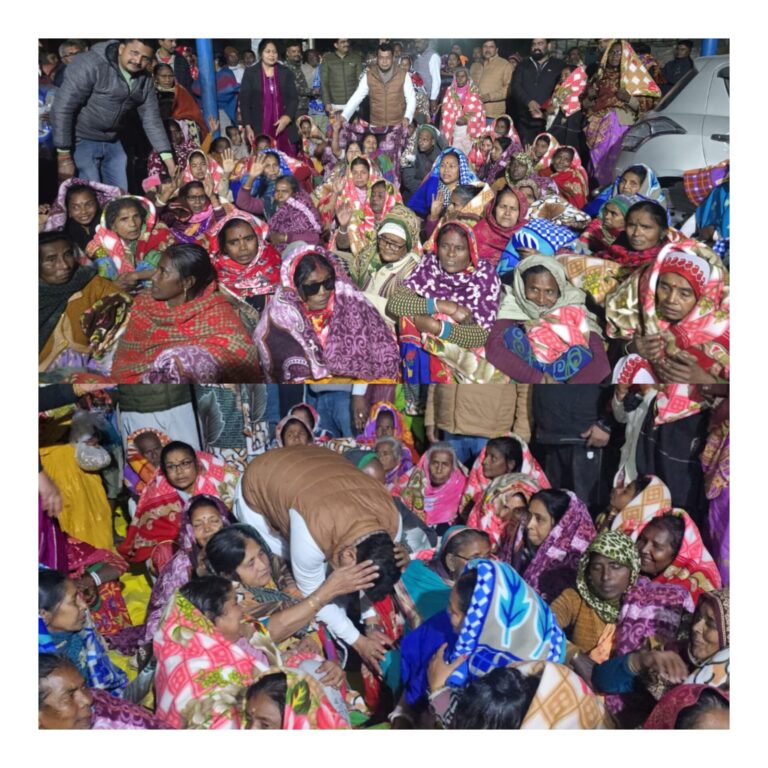 विधायक शिव अरोरा ने शिवपुर क्षेत्र मे 200 से अधिक जरूरतमंद लोगो को बाटे कम्बल! लिया महिला,बुजुर्गों का आशीर्वाद