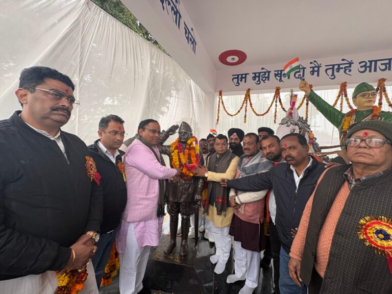 विधायक शिव अरोरा ने बसंतीपुर मे नेताजी सुभाष चंद्र बोस की आदम कद कास्य प्रतिमा का किया अनावरण विधायक बोले देश के महान क्रांतिकारियों के स्मारक भव्य नजर आये यह मेरी पहली प्राथमिकता