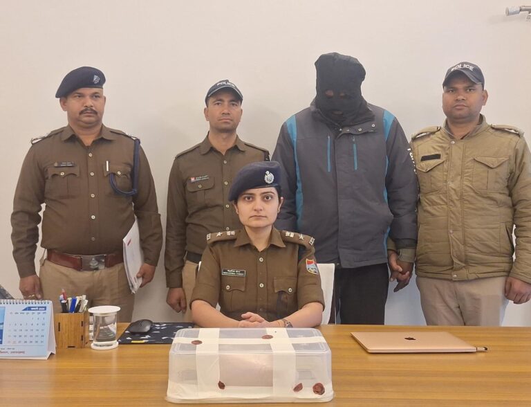 एसएसपी मणिकांत मिश्रा का नशे के सौदागरों पर करारा वार 03 करोड़ 10 लाख की स्मैक के साथ अंतरजनपदीय नशा तस्कर सहनवाज गिरफ्तार