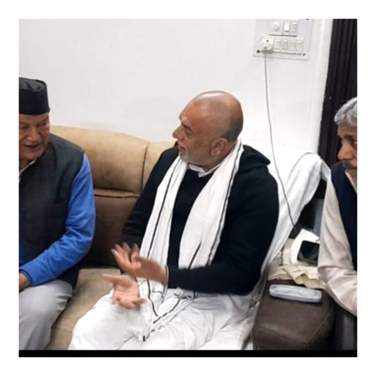 पूर्व मुख्यमंत्री हरीश रावत पहुंचे कांग्रेसी नेता संदीप सहगल के आवास पर, साधा भाजपा सरकार पर निशाना