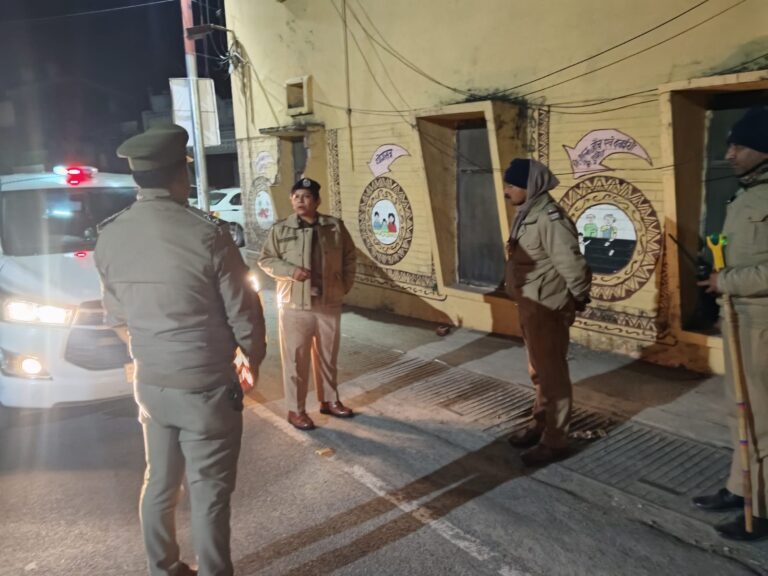 सतर्कता हमारी ड्यूटी नहीं, हमारी प्रतिबद्धता है  अपराध पर प्रहार, जनता को भरोसा हर बार।