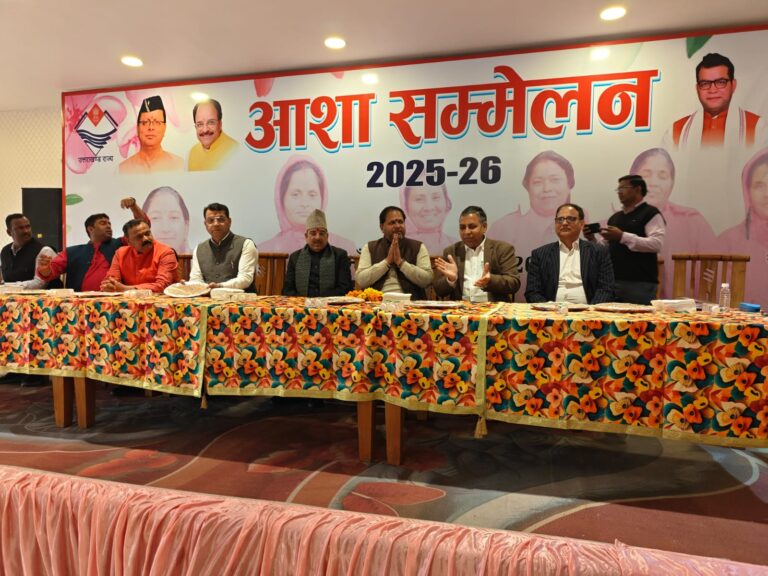 में आशा कार्यकर्ताओं का विशाल सम्मेलन आयोजित रुद्रपुर। स्थानीय गिल रिसोर्ट में आयोजित आशा सम्मेलन में जनपद की आशा कार्यकर्ताओं की समस्याओं पर व्यापक चर्चा की गई।