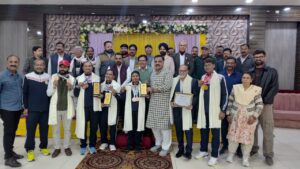रूद्रपुर के नजारा फार्म हाउस एण्ड रेस्टोरेंट में आयोजित एक भव्य समारोह में मास्टर्स एथलेटिक्स में राष्ट्रीय स्तर के पदक विजेताओं को सम्मानित किया गया