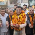 विधायक शिव अरोरा ने भगत सिंह चौक से डॉ डोगरा क्लिनिक को जाने वाले हॉटमिक्स मार्ग का फीता काटकर किया शिलान्यास! 20 बाद बदलेगी इस मार्ग की सूरत
