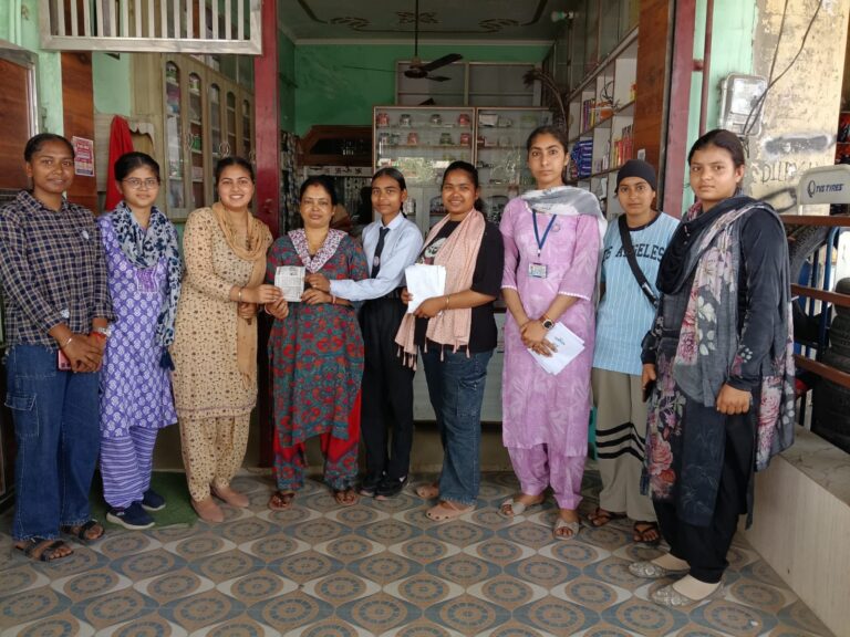 नानकमत्ता। नगर के श्री गुरु नानक देव स्नातकोत्तर महाविद्यालय नानकमत्ता साहिब में राष्ट्रीय सेवा योजना इकाई के तत्वाधान से ग्राम सिद्धा नवदिया में विशेष शिविर के पांचवें दिन पर्यावरण संरक्षण व एड्स जागरूकता अभियान चलाया