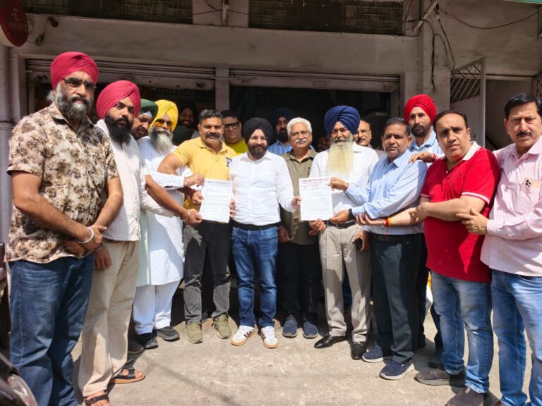 गरीब रथ एक्सप्रेस को बंद करने पर जताया रोष,पुनः संचालन की मांग को लेकर व्यापार मंडल ने सौंपा ज्ञापन