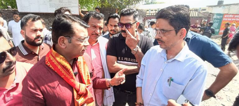 विधायक शिव अरोरा ने किया गैस एजेंसियों का दौरा! बोले विपक्ष भ्रम की स्थिति ना बनाये, सरकार के पास पर्याप्त मात्रा मे गैस के भण्डार , बुकिंग वाले उपभोक्ता को गैस आपूर्ति हो रही है सुनिश्चित