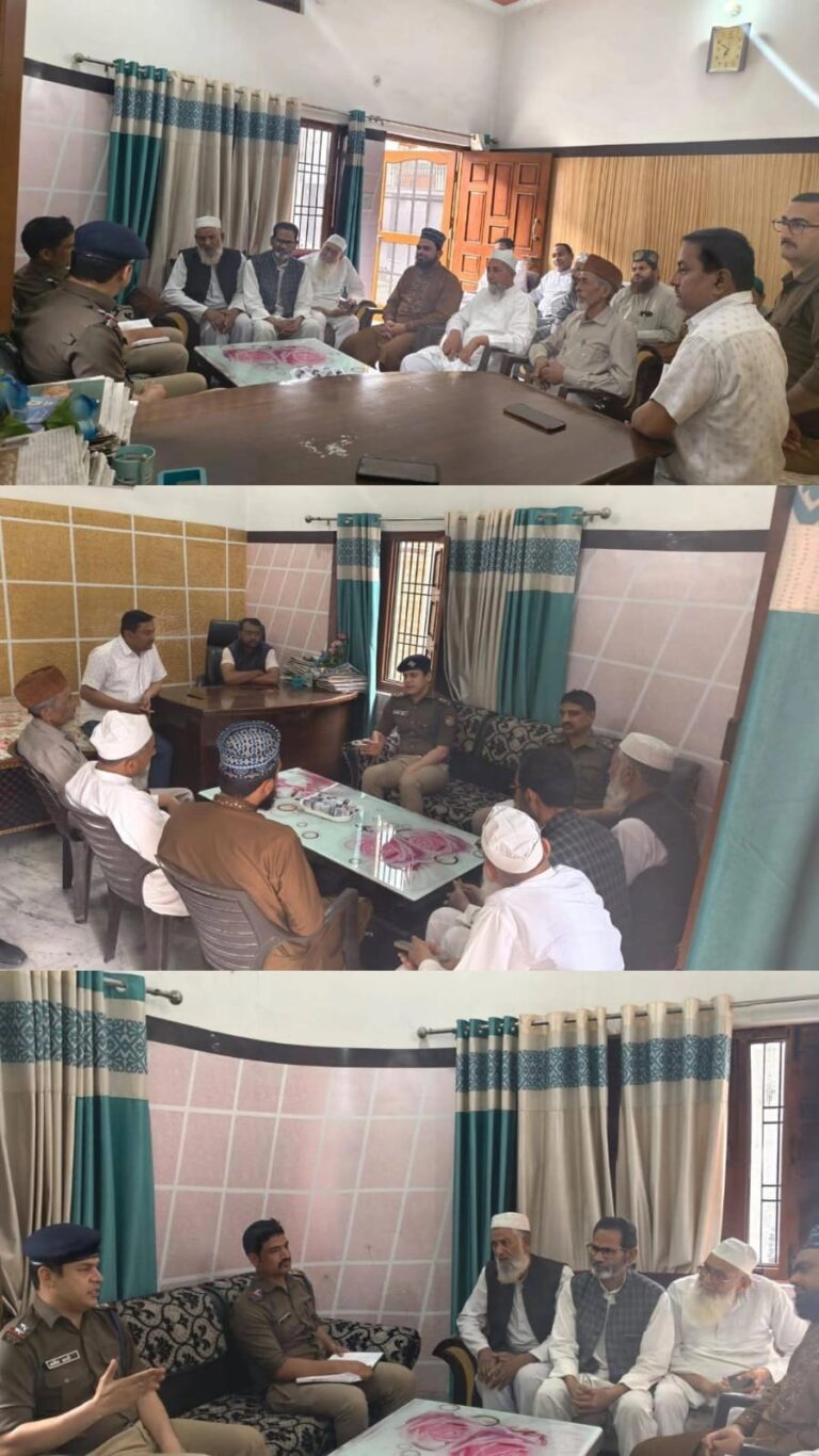 सुल्तानपुर पट्टी में ईद उल फितर के त्यौहार को लेकर चौकी प्रभारी मनीष खत्री ने की मुस्लिम समाज के लोगों के साथ वार्ता की और नगर में शांति व्यवस्था बनाए रखने की अपील की।