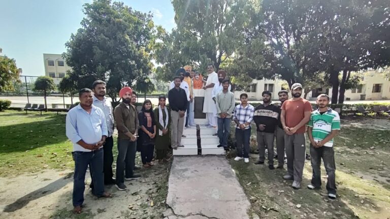 रुद्रपुर। शहीद भगत सिंह, सुखदेव और राजगुरु के शहीदी दिवस के अवसर पर शहीद भगत सिंह राजकीय स्नातकोत्तर महाविद्यालय परिसर में श्रद्धांजलि कार्यक्रम का आयोजन किया गया।