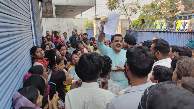 रूद्रपुर। गैस सिलेंडर न मिलने से रोषित लोगों ने आज प्रातः बिलासपुर मार्ग पर भारत गैस एजेन्सी के आगे राष्ट्रीय राजमार्ग पर जाम लगा दिया।