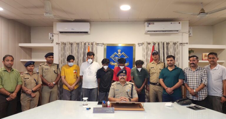 ऑपरेशन प्रहार” के तहत एसएसपी अजय गणपति द्वारा *साइबर अपराधियों के विरुद्ध “ऑपेरेशन सायबर प्रहार  एसएसपी ऊधमसिंहनगर श्री अजय गणपति के कुशल निर्देशन में साइबर अपराधियों के विरुद्ध व्यापक अभियान जारी   सैकड़ों से अधिक म्यूल अकाउंट चिन्हित, सभी के विरुद्ध सख्त वैधानिक कार्यवाही की प्रक्रिया प्रचलित