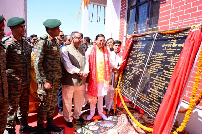 सीएम धामी ने पूर्व सैनिकों को दिया तोहफा, सीएम ने किया सी एस डी कैंटीन व सैनिक मिलन केन्द्र का लोकार्पण।  मुख्यमंत्री का रोड शो में किया जनता व जनप्रतिनिधियों ने न पुष्पवर्षा कर भव्य स्वागत।