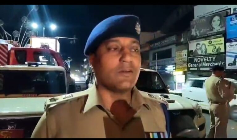 कानून व्यवस्था सुधारने को एसएसपी दून ग्राउंड जीरो पर उतरे  पुलिस कर्मियों को अलर्ट रहने के निर्देश दिए